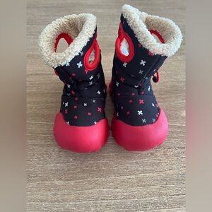 Toddler BOGS snow boots, size 6